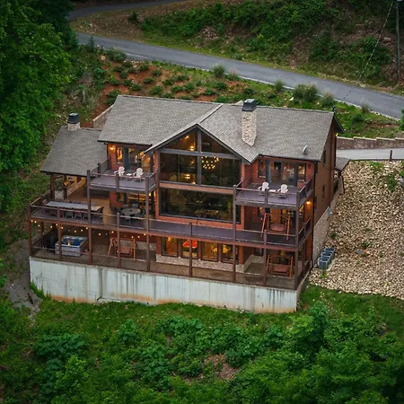 Black Bears & Biscuits Lodge By American Patriot Getaways-3