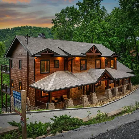 Black Bears & Biscuits Lodge By American Patriot Getaways-2